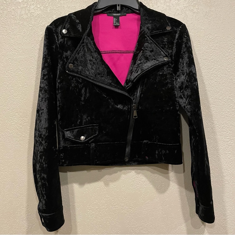 NWOT Forever 21 Black Velvet Jacket with Pink Lining